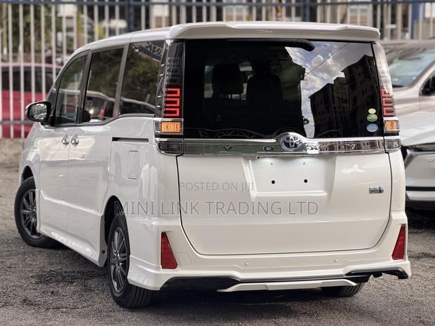 Toyota Voxy Hybrid ZS Kirameki II 2WD 7-Seater 2019 Pearl