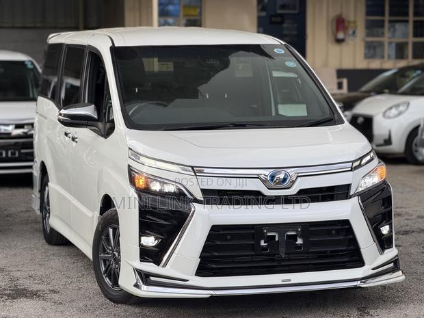 Toyota Voxy Hybrid ZS Kirameki II 2WD 7-Seater 2019 Pearl