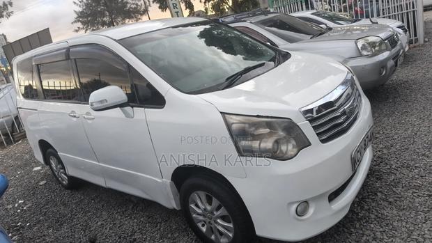 Toyota Noah 2012 White