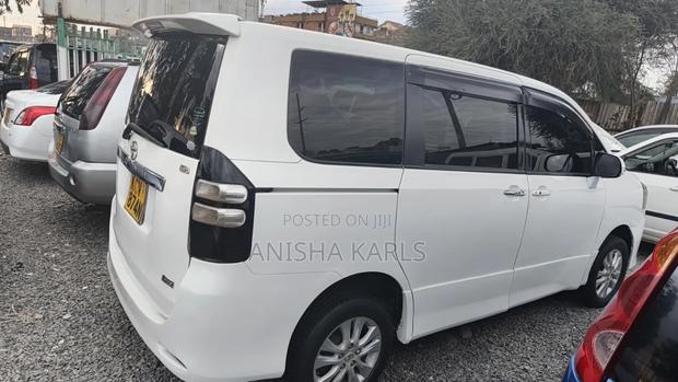 Toyota Noah 2012 White