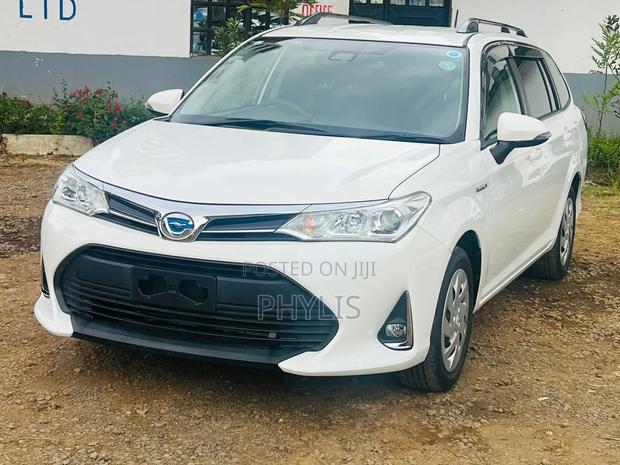 Toyota Corolla Fielder 1.5 Hybrid FWD 2019 White