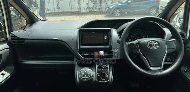 Toyota Voxy 2019 White