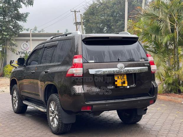 Toyota Land Cruiser Prado 2017 Brown
