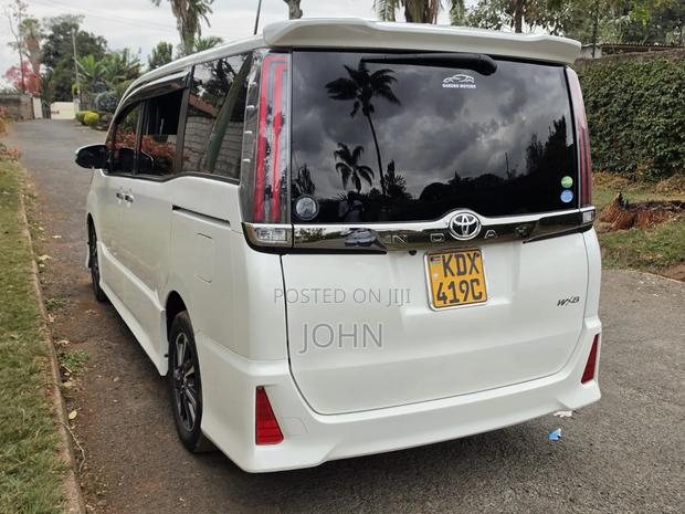 Toyota Noah 2.0 FWD (7 Seater) 2018 Pearl