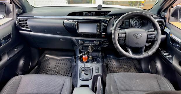 Toyota Hilux Rugged X 4x4 2019 White