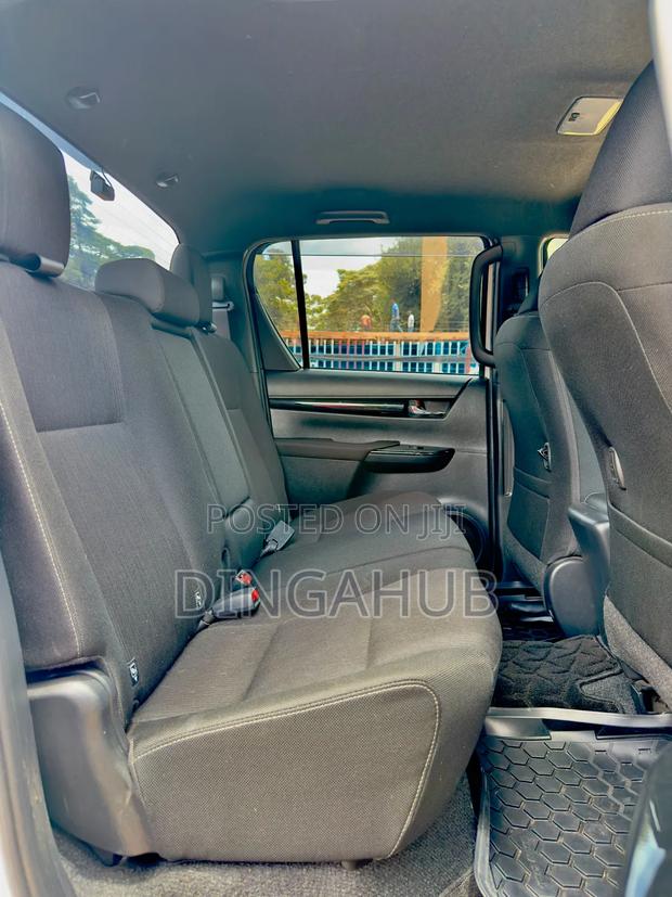 Toyota Hilux Rugged X 4x4 2019 White