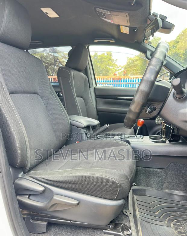Toyota Hilux 2019 White