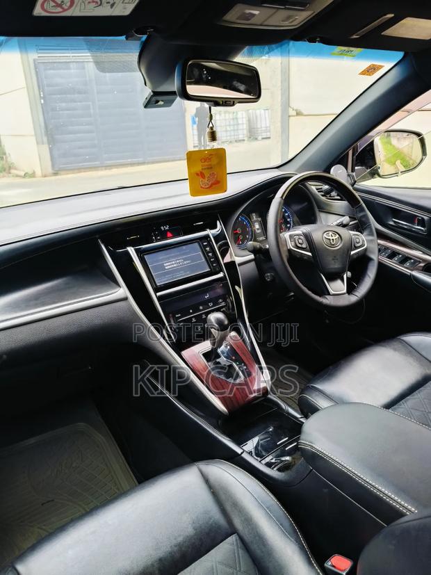 Toyota Harrier 2.0 2015 Black