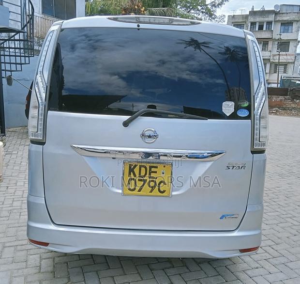 Nissan Serena 2014 Silver