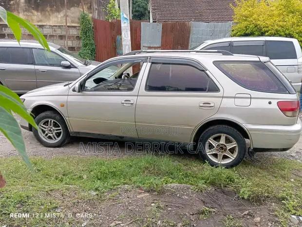 Toyota Vista 2000 Silver