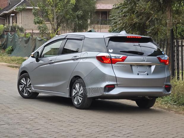 Honda Shuttle 1.5 Hybrid 2WD 2019 Silver