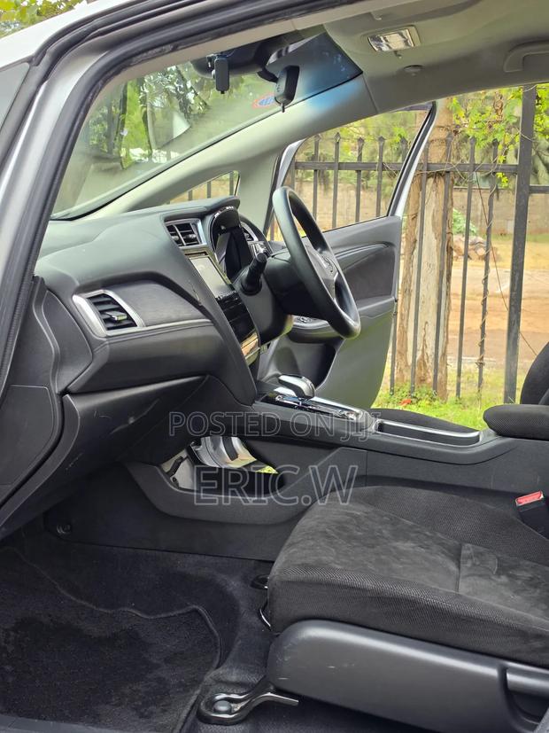 Honda Shuttle 1.5 Hybrid 2WD 2019 Silver