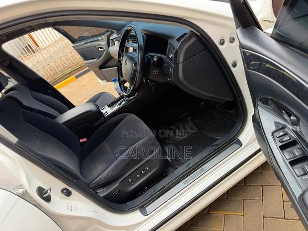 Toyota Crown 2007 White