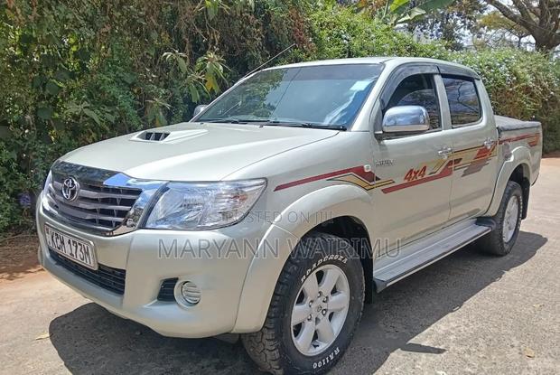 Toyota Hilux 2010 Beige