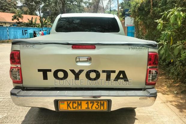Toyota Hilux 2010 Beige