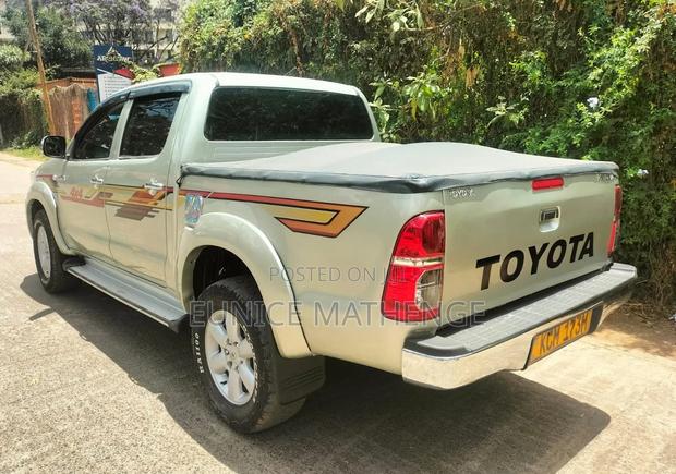 Toyota Hilux 2010 Beige