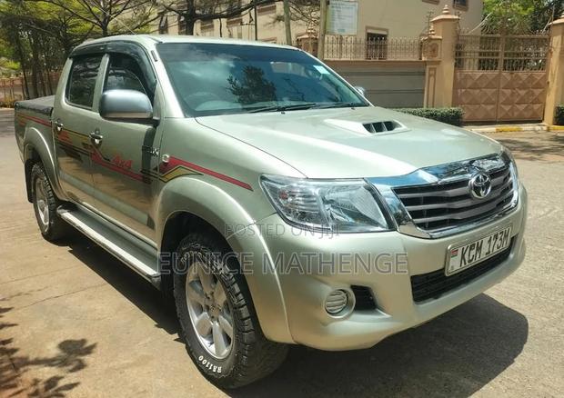 Toyota Hilux 2010 Beige