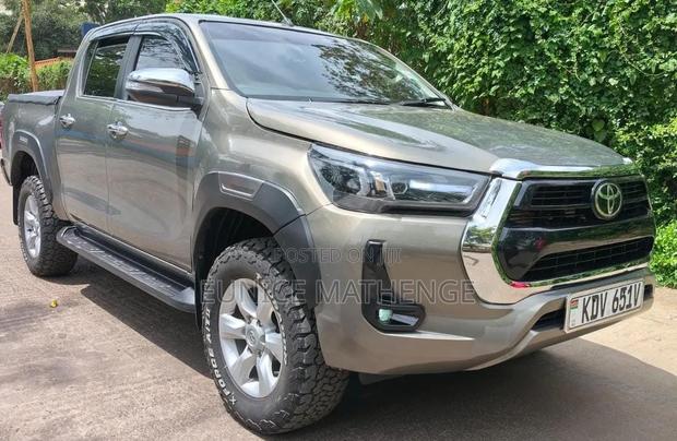 Toyota Hilux 2023 Gray