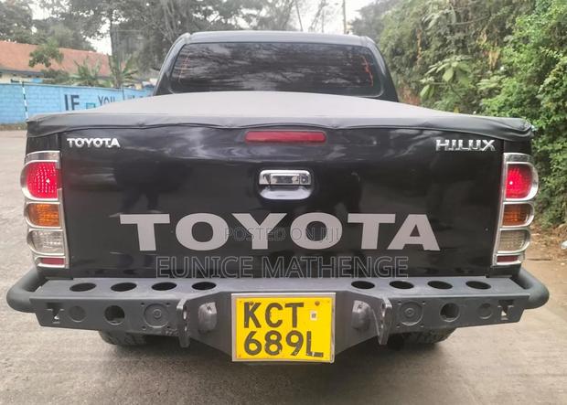 Toyota Hilux 2011 Black