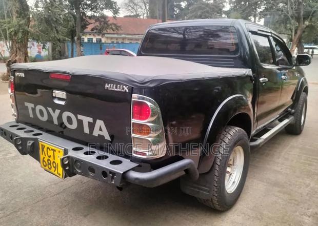 Toyota Hilux 2011 Black