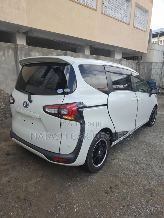 Toyota Sienta 1.5 Hybrid FWD (6-seater) 2019 White