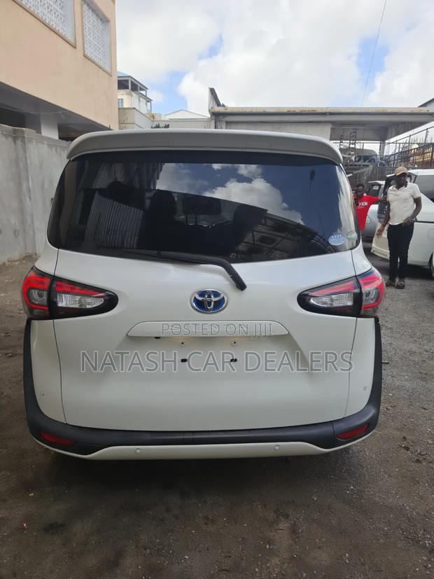 Toyota Sienta 1.5 Hybrid FWD (6-seater) 2019 White