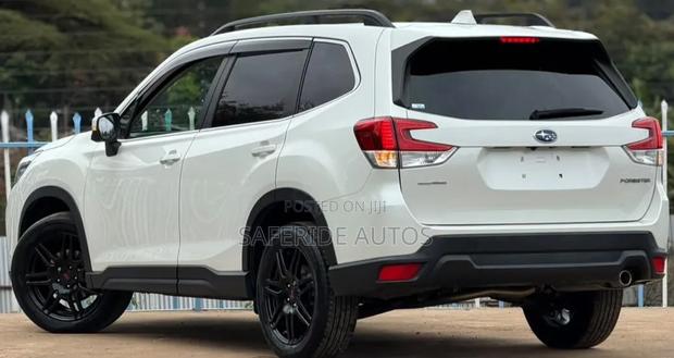 Subaru Forester Premium AWD 2019 White