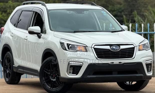 Subaru Forester Premium AWD 2019 White