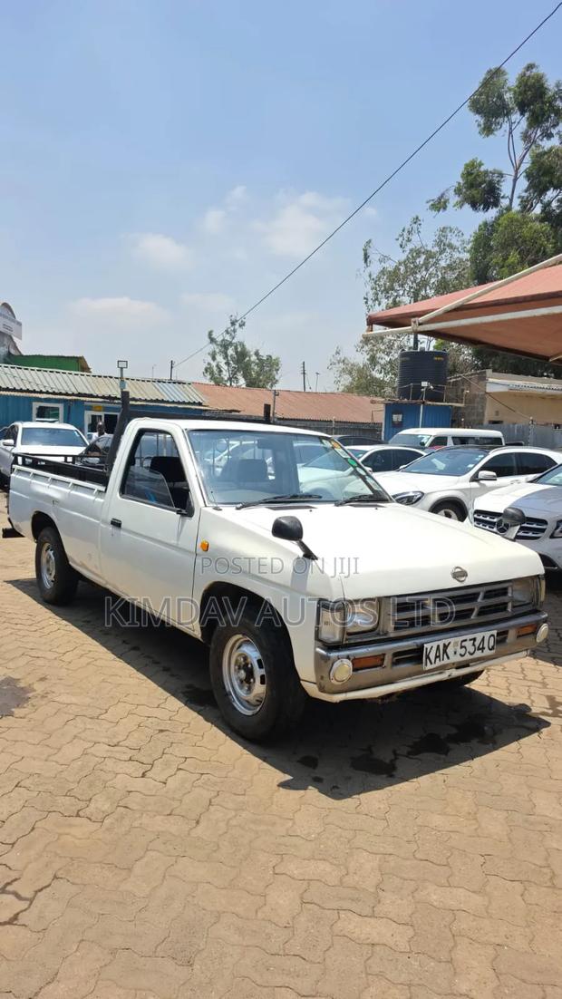 Nissan Pick-Up 1993 Off white