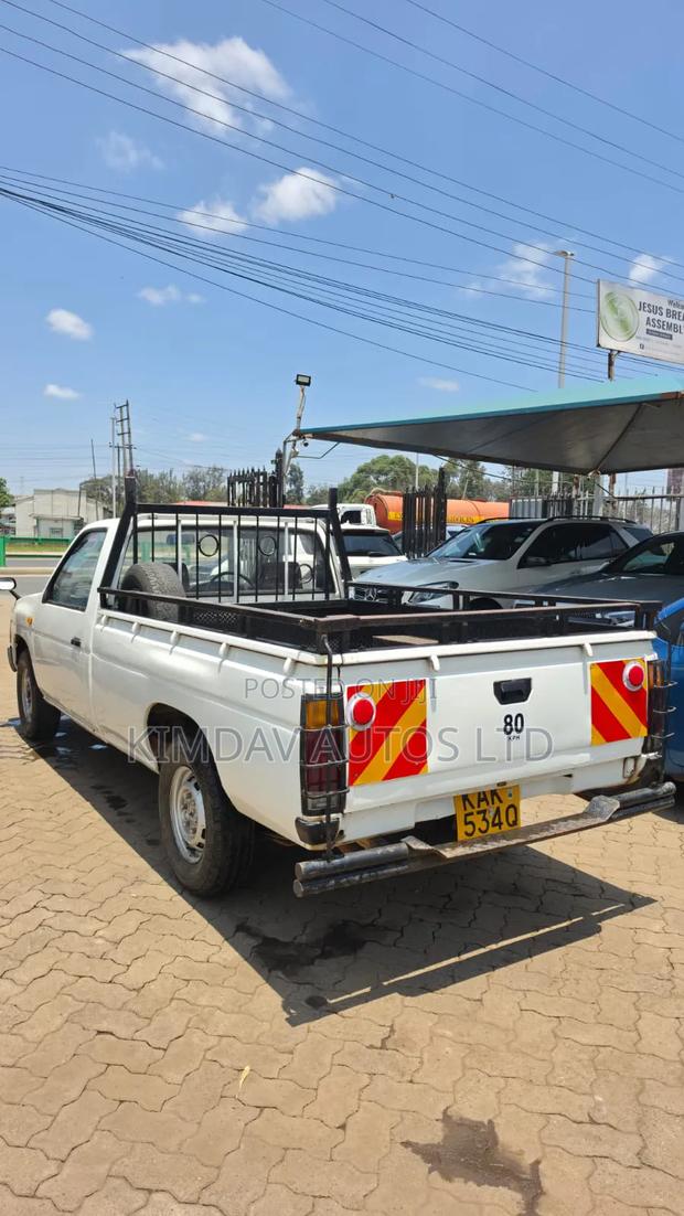 Nissan Pick-Up 1993 Off white