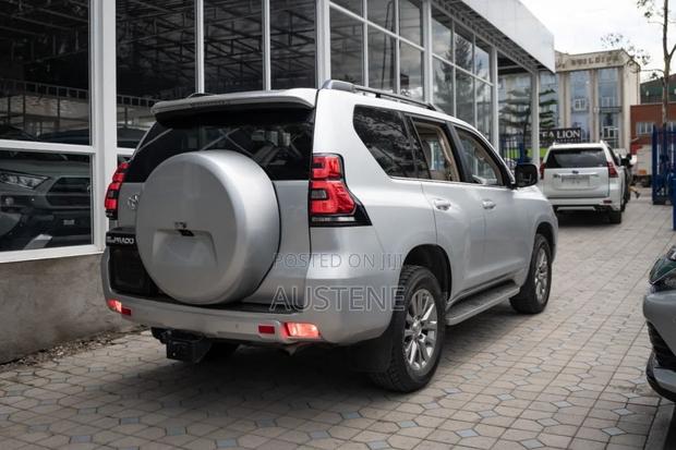 Toyota Land Cruiser Prado 3.0 190hp 2018 Silver
