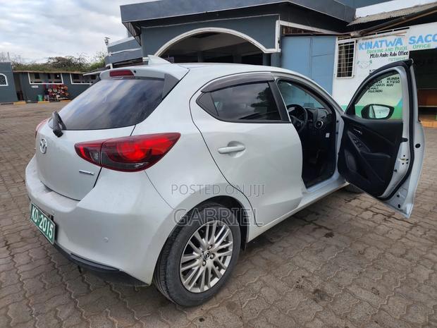 Mazda 2 2019 Pearl