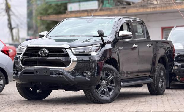 Toyota Hilux 2.4 Diesel 2020 Black