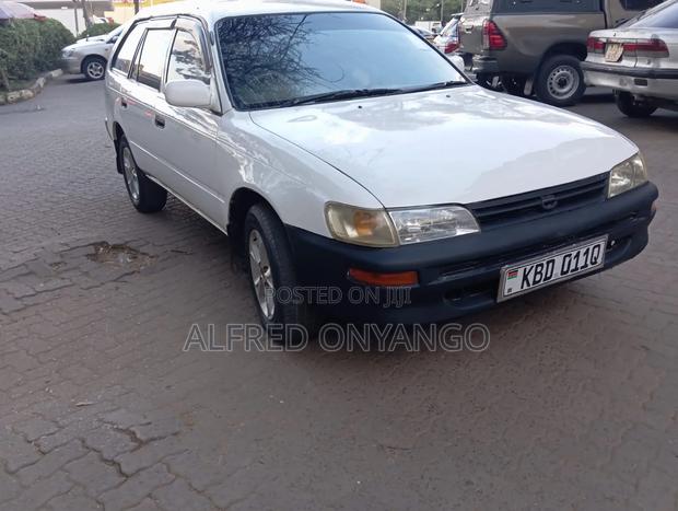 Toyota Corolla 2001 White