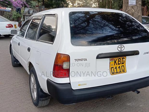 Toyota Corolla 2001 White