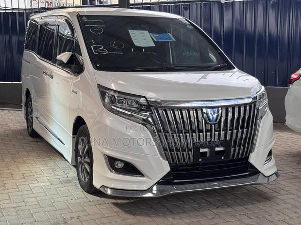 Toyota Esquire 2.0 AWD (7 seater) 2019 White