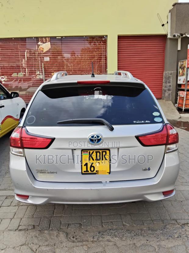 Toyota Corolla Fielder 1.5 Hybrid FWD 2017 Silver