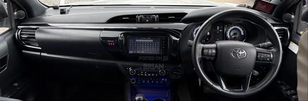 Toyota Hilux 2019 White