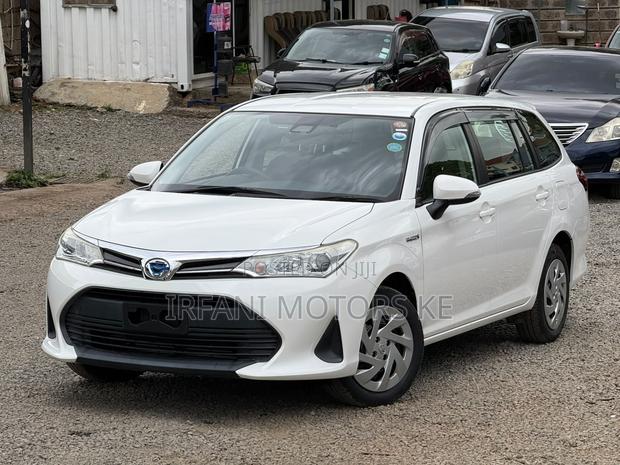 Toyota Corolla Fielder 1.5 Hybrid FWD 2019 Pearl
