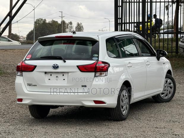 Toyota Corolla Fielder 1.5 Hybrid FWD 2019 Pearl