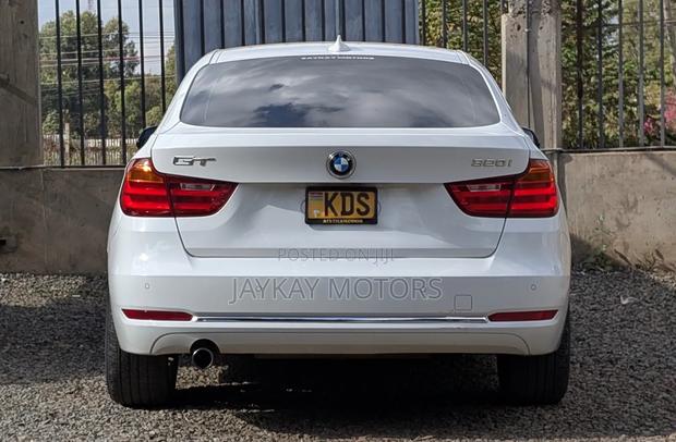 BMW 3 Series 320i RWD 2014 White