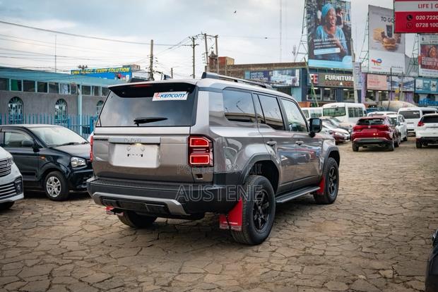 Toyota Land Cruiser Prado 2024 Silver