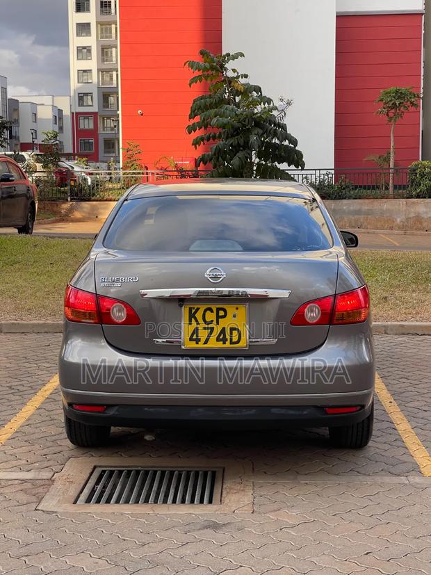 Nissan Bluebird 2010 Gray