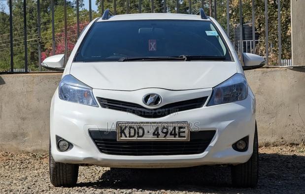 Toyota Vitz 1.3 FWD 5dr 2014 Pearl