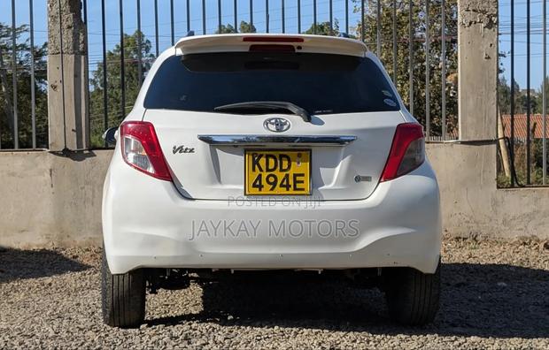 Toyota Vitz 1.3 FWD 5dr 2014 Pearl