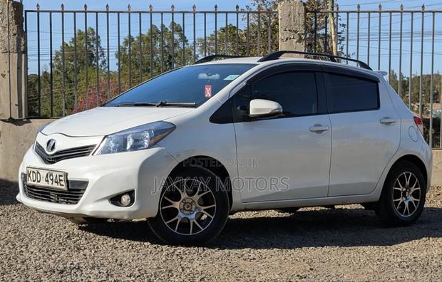 Toyota Vitz 1.3 FWD 5dr 2014 Pearl