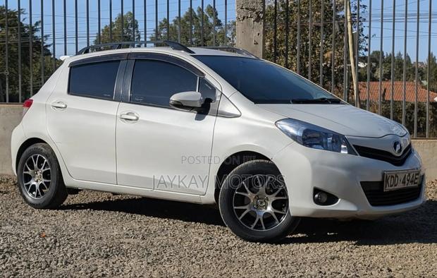 Toyota Vitz 1.3 FWD 5dr 2014 Pearl