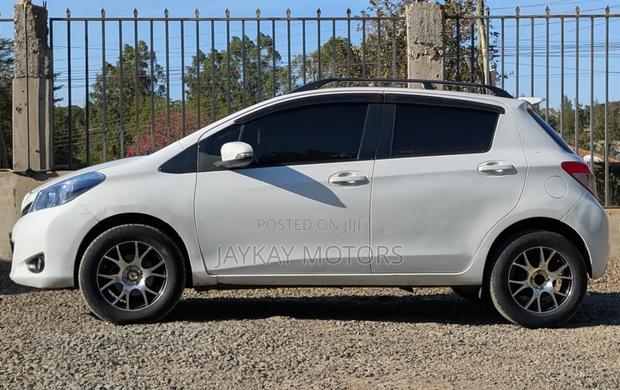 Toyota Vitz 1.3 FWD 5dr 2014 Pearl