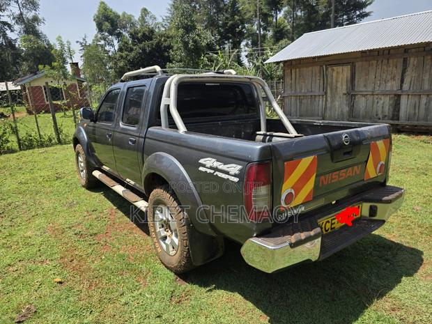 Nissan NP300 2015 Black