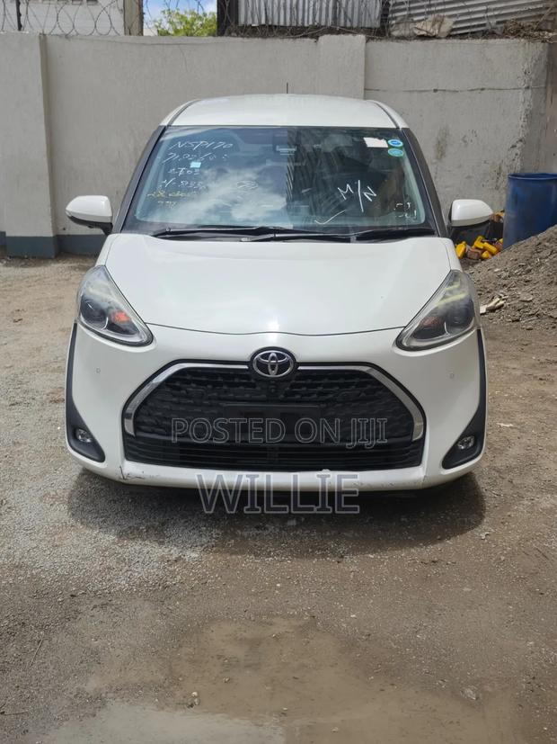 Toyota Sienta 2019 White